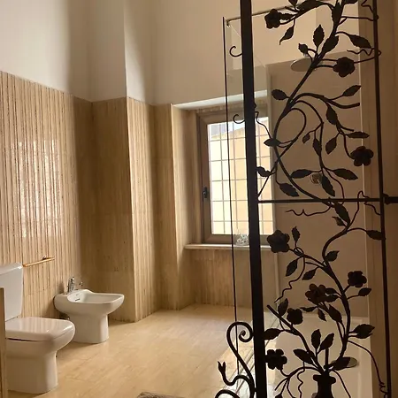 بيت ضيافة Palazzo Verrone 3*